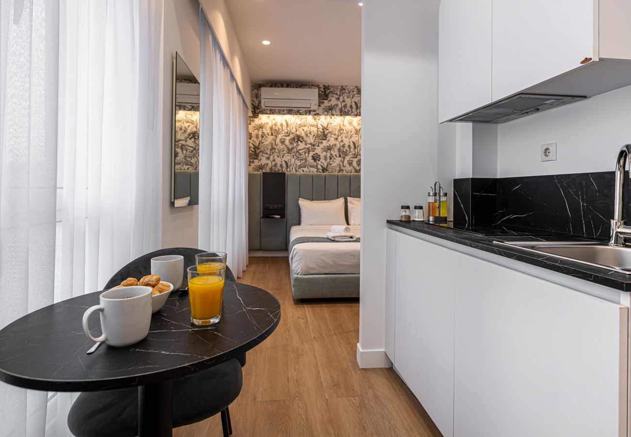 Rent by room in Athens - Kriel Suites 01
