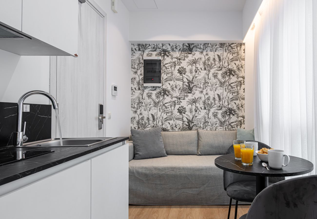 Rent by room in Athens - Kriel Suites 01