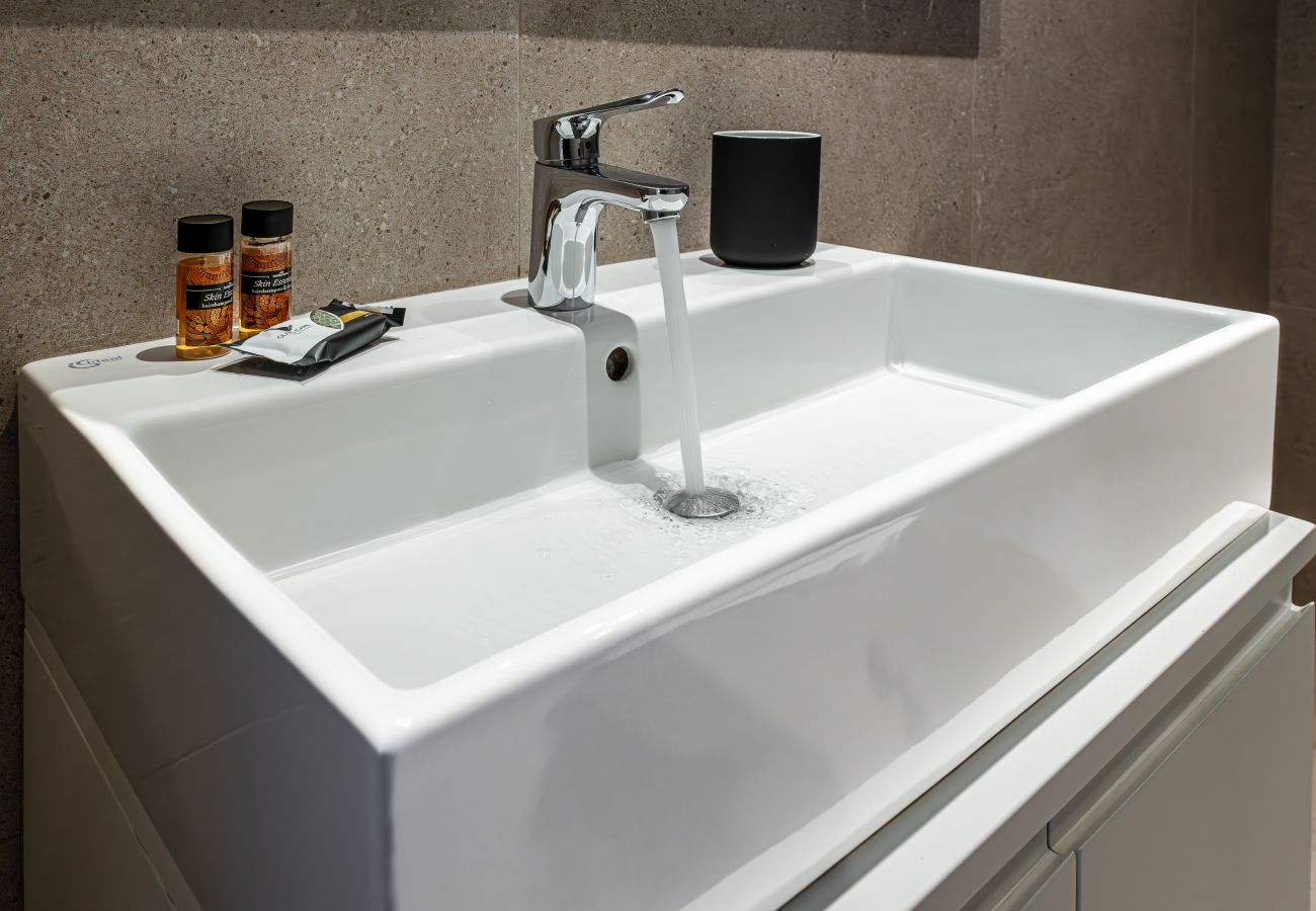 Rent by room in Athens - Kriel Suites 01
