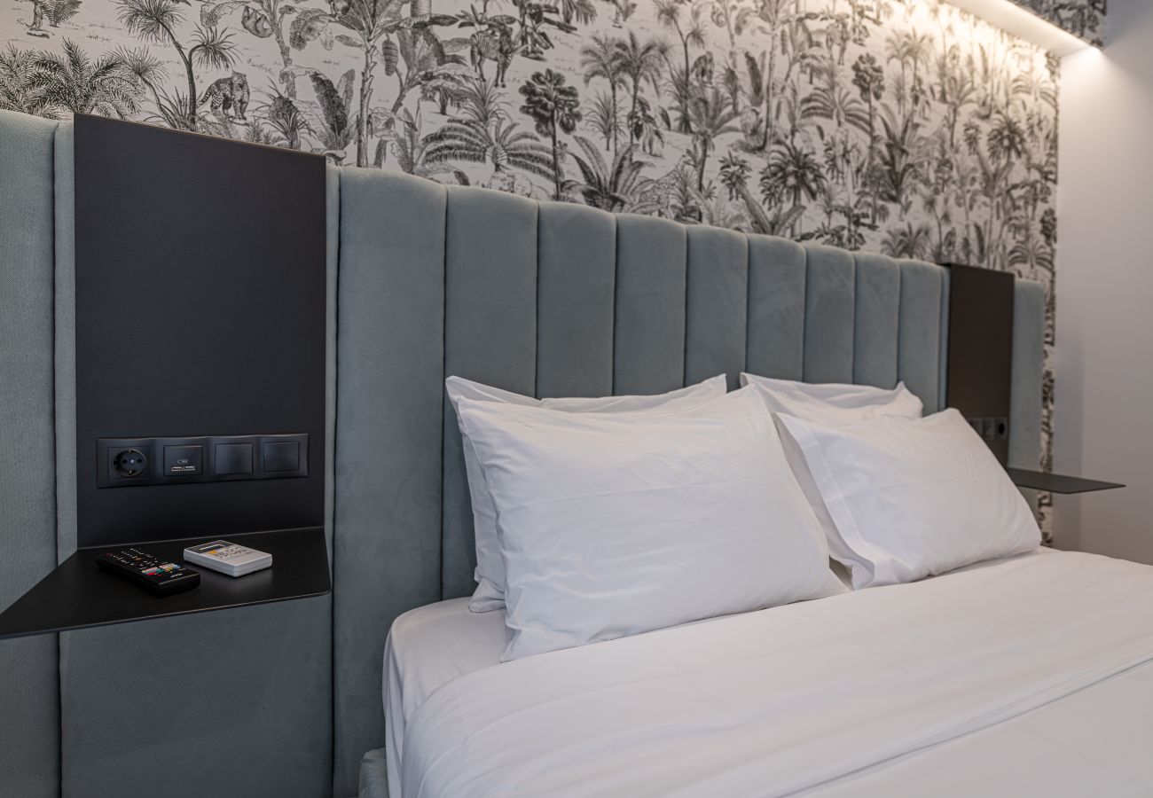 Rent by room in Athens - Kriel Suites 01