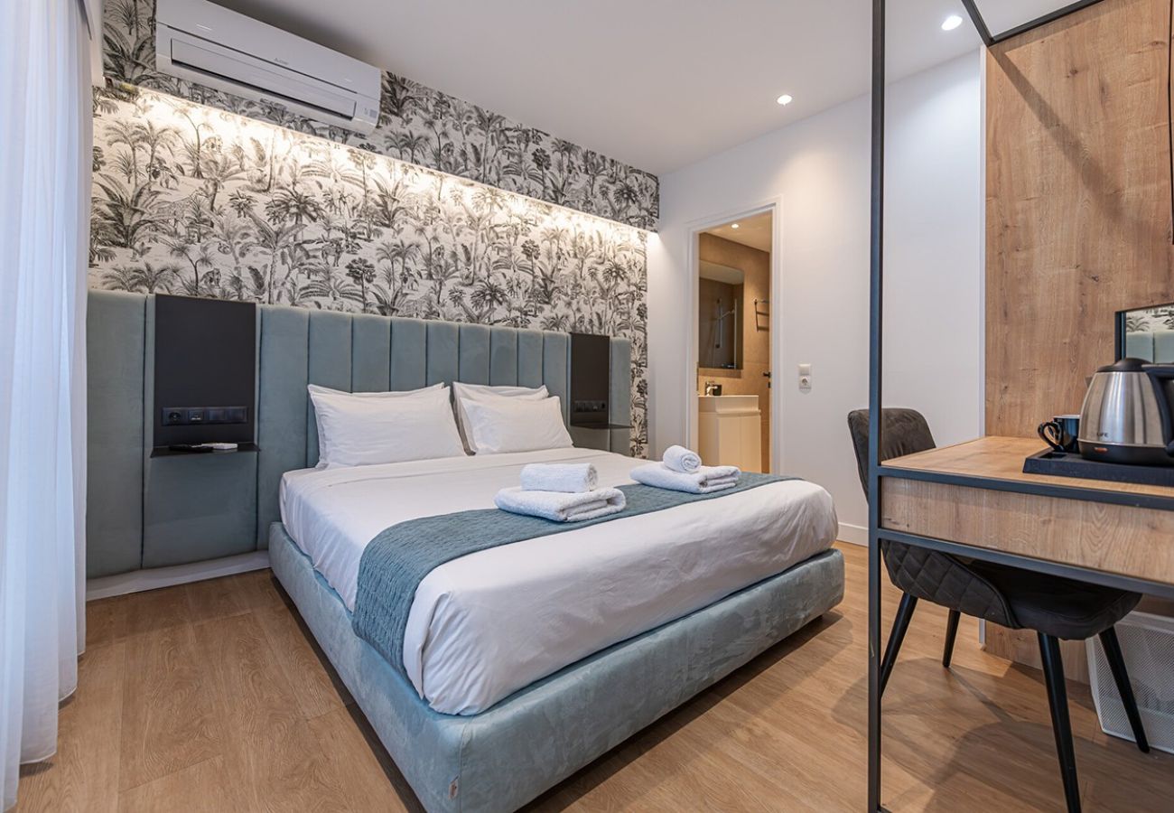 Rent by room in Athens - Kriel Suites 01