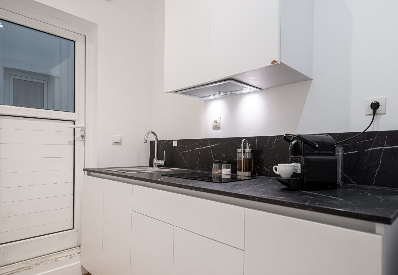 Rent by room in Athens - Kriel Suites 02