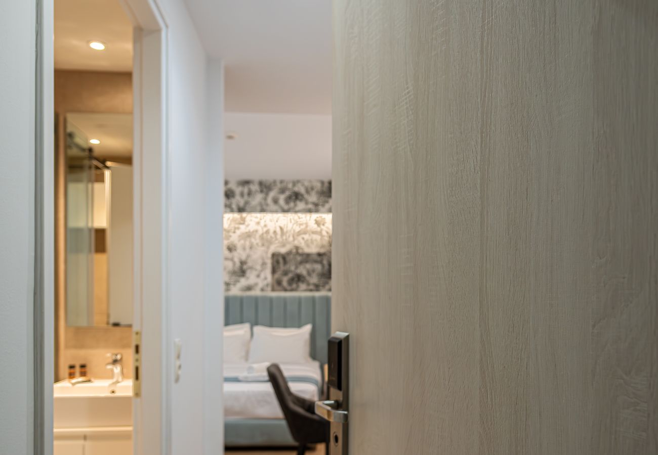 Rent by room in Athens - Kriel Suites 03