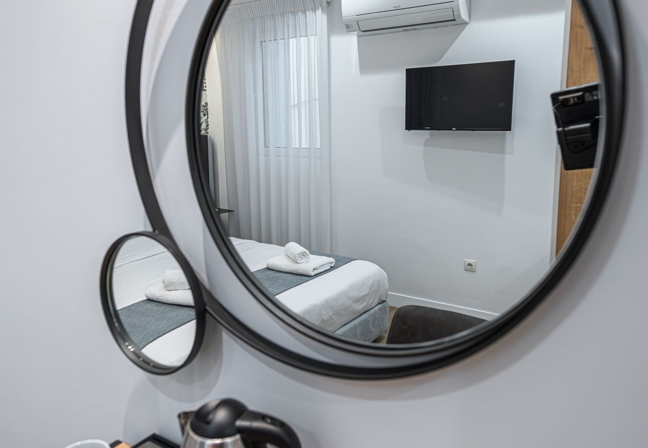 Rent by room in Athens - Kriel Suites 03