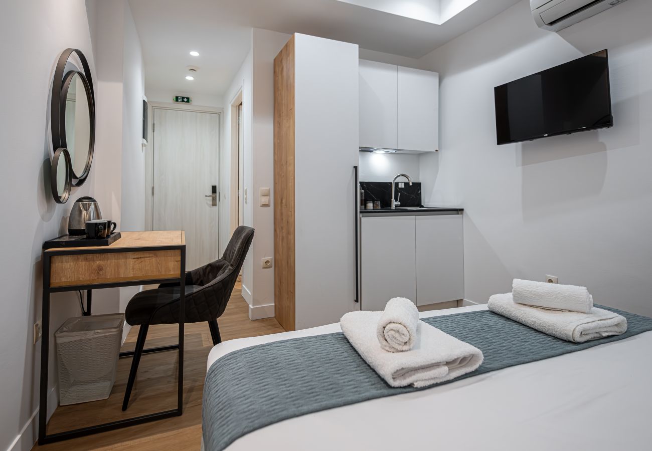 Rent by room in Athens - Kriel Suites 03