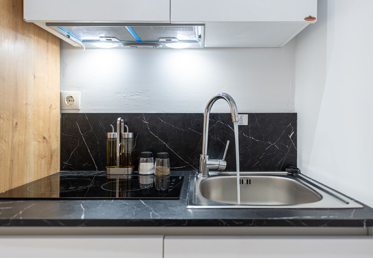 Rent by room in Athens - Kriel Suites 03