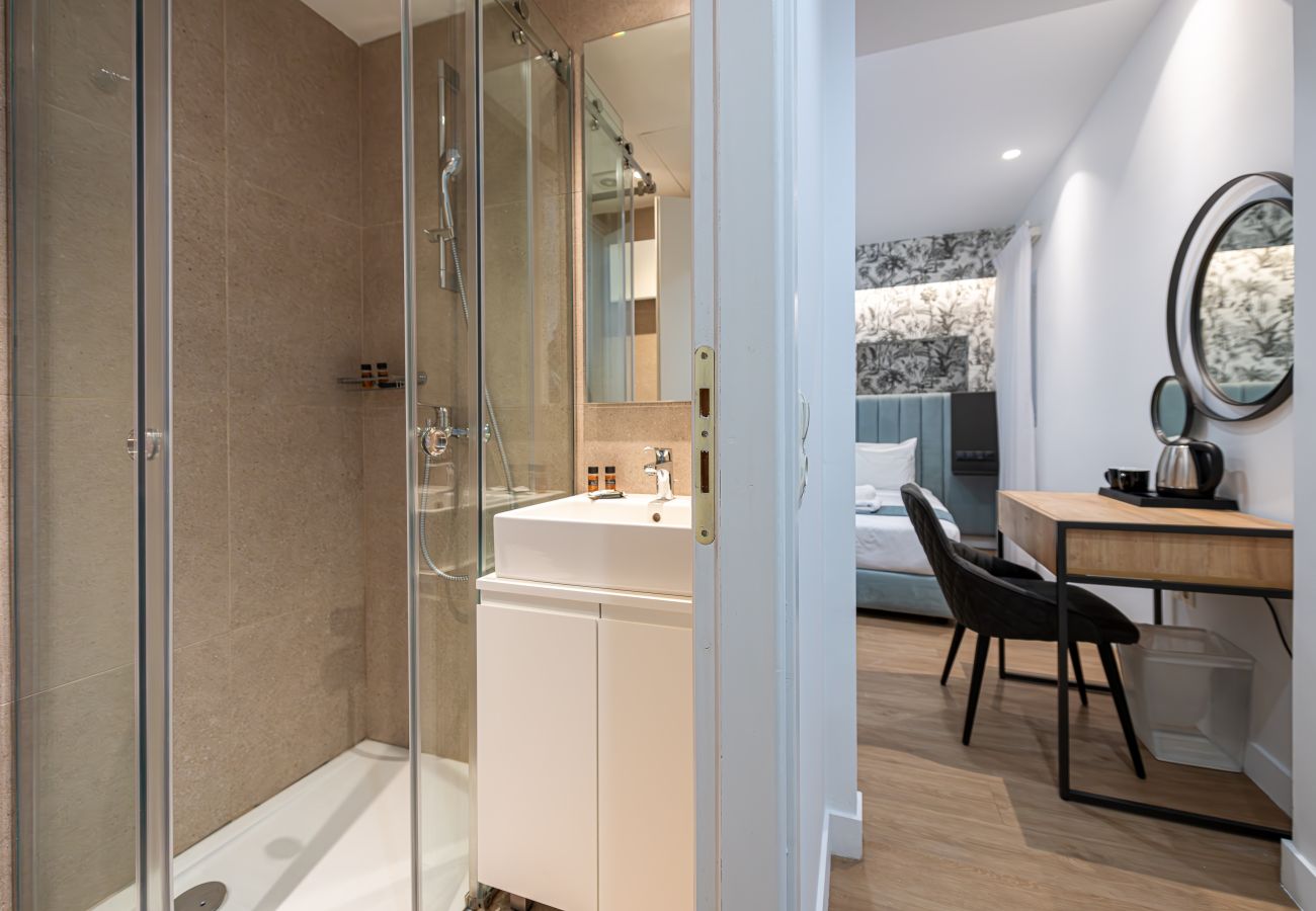Rent by room in Athens - Kriel Suites 03