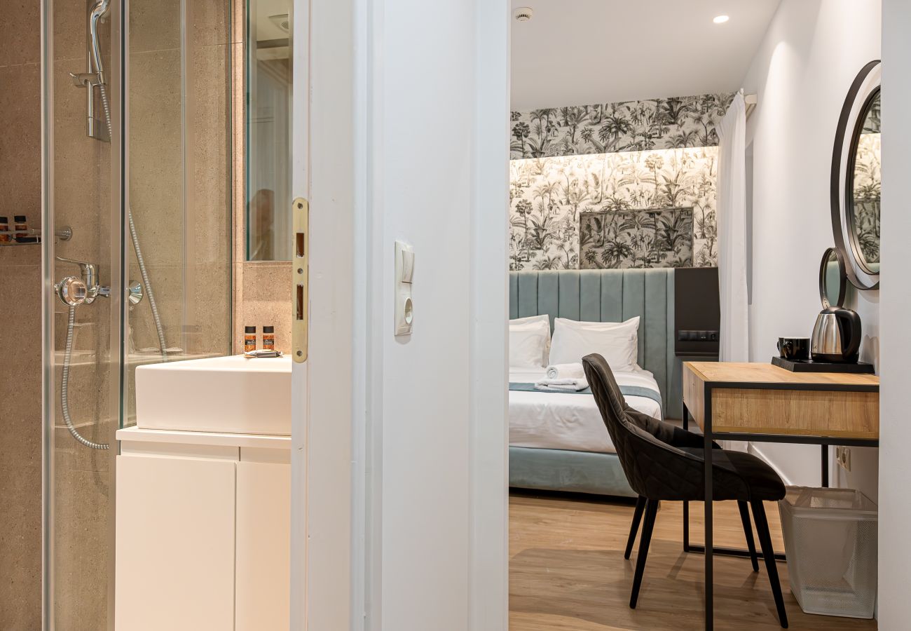 Rent by room in Athens - Kriel Suites 03