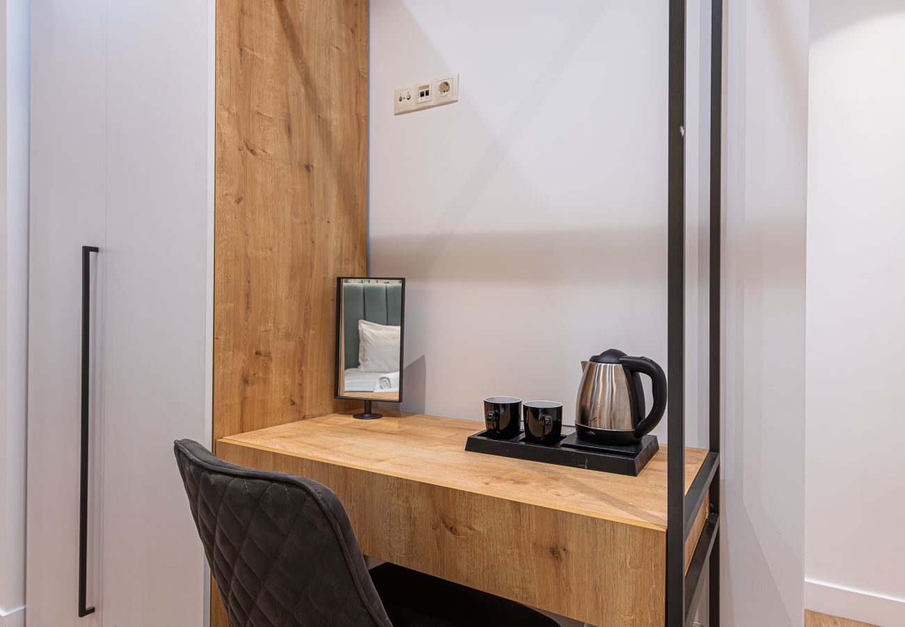 Rent by room in Athens - Kriel Suites 102