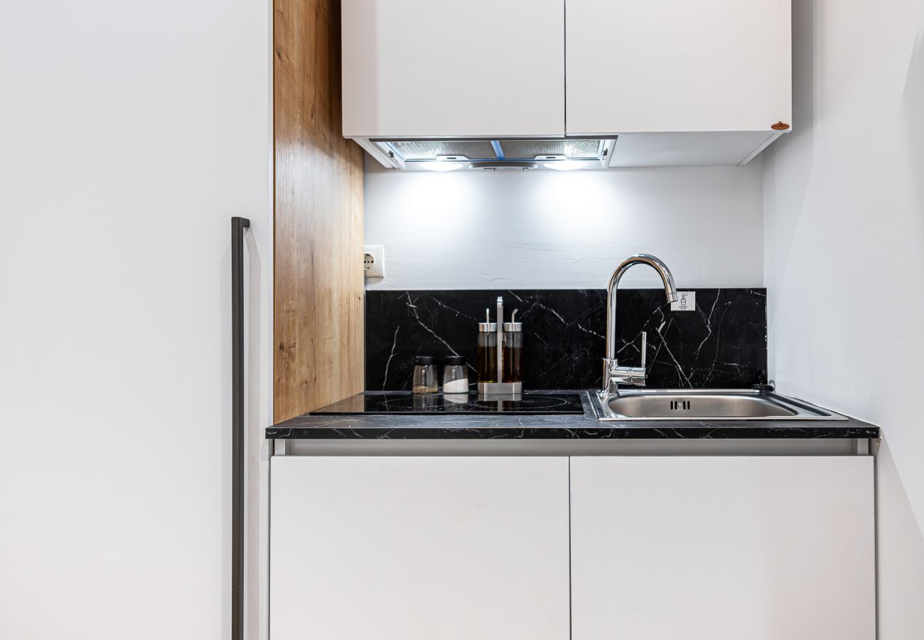 Rent by room in Athens - Kriel Suites 103