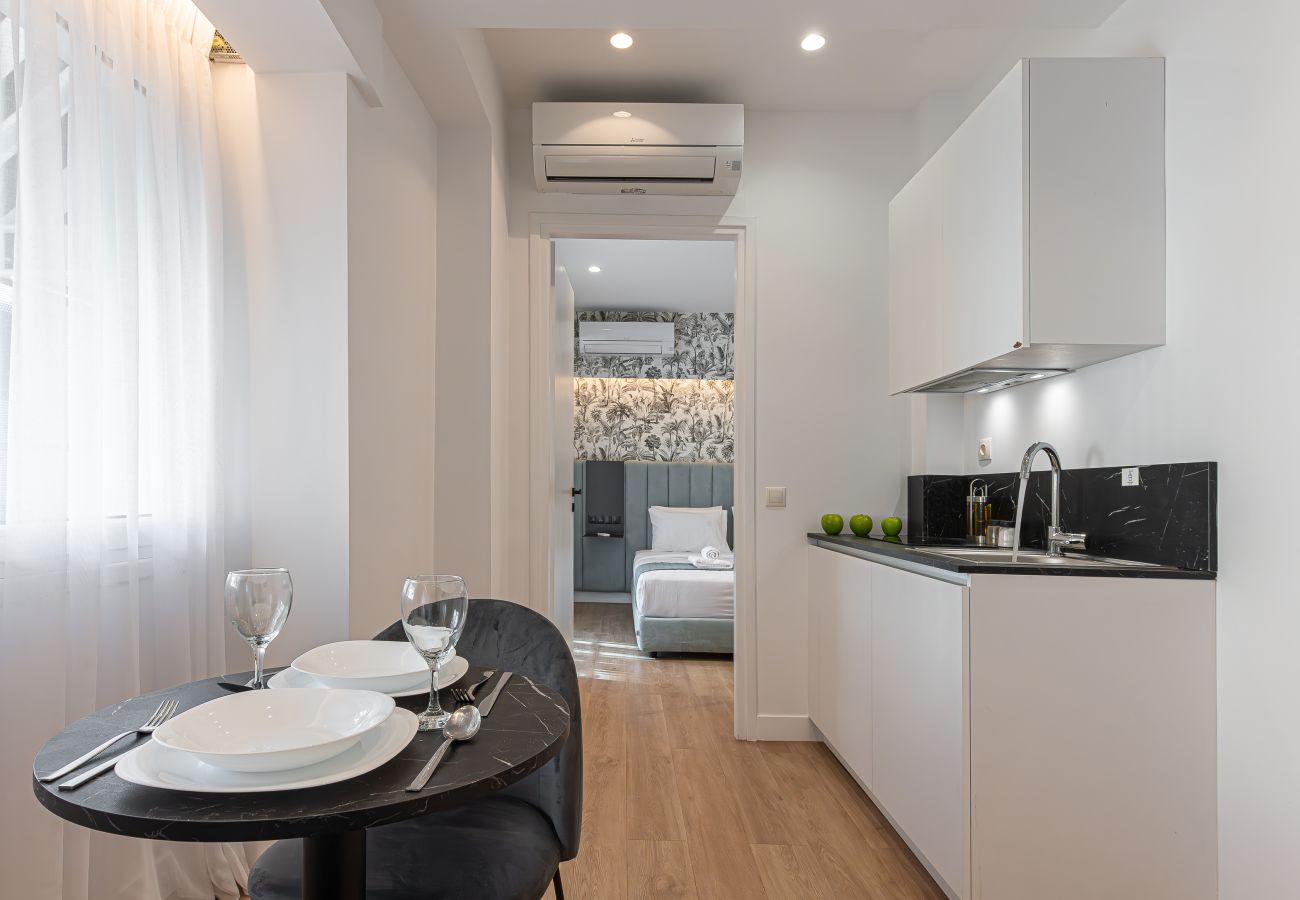 Rent by room in Athens - Kriel suites 201