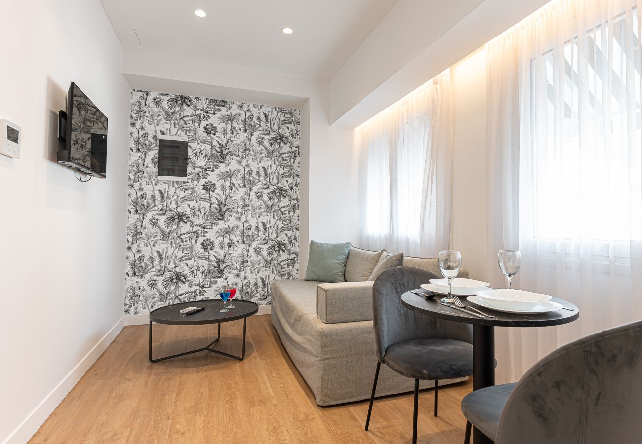 Rent by room in Athens - Kriel suites 201