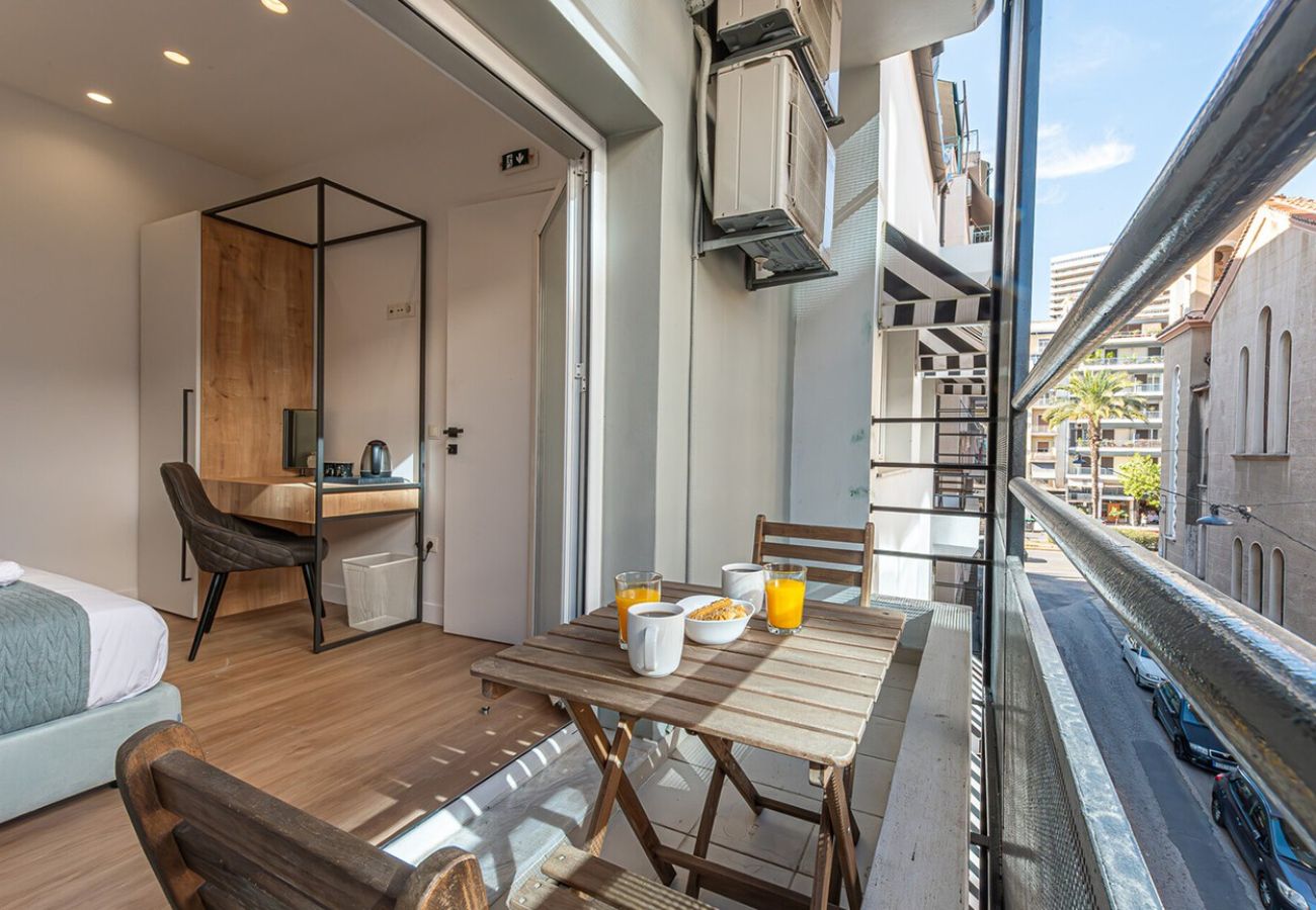 Rent by room in Athens - Kriel suites 201
