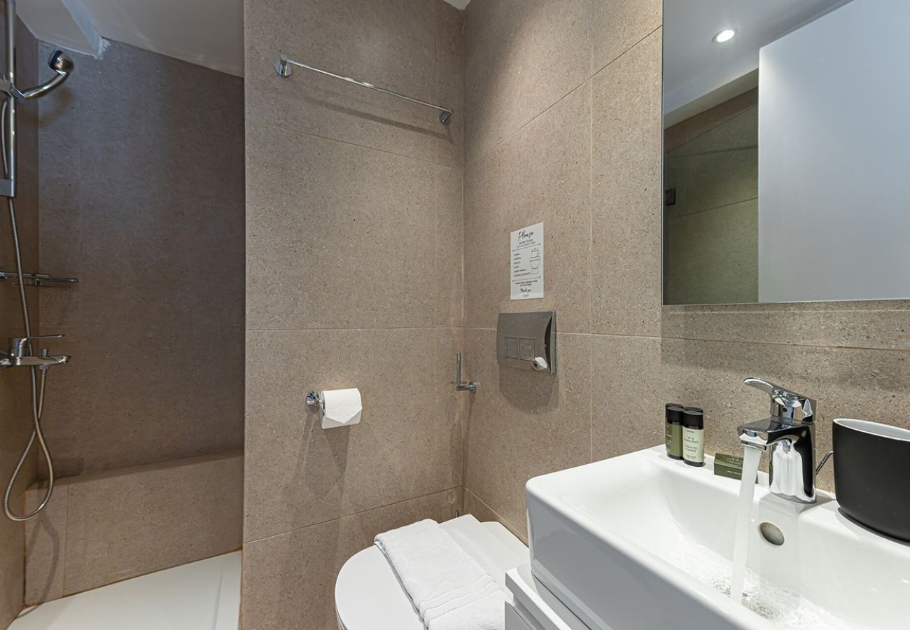 Rent by room in Athens - Kriel suites 201