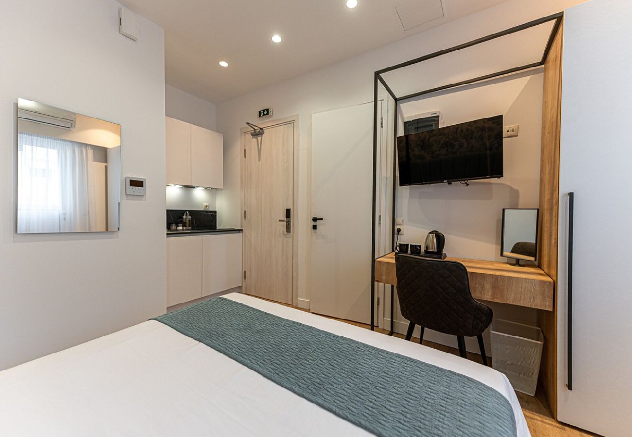 Rent by room in Athens - Kriel Suites 203