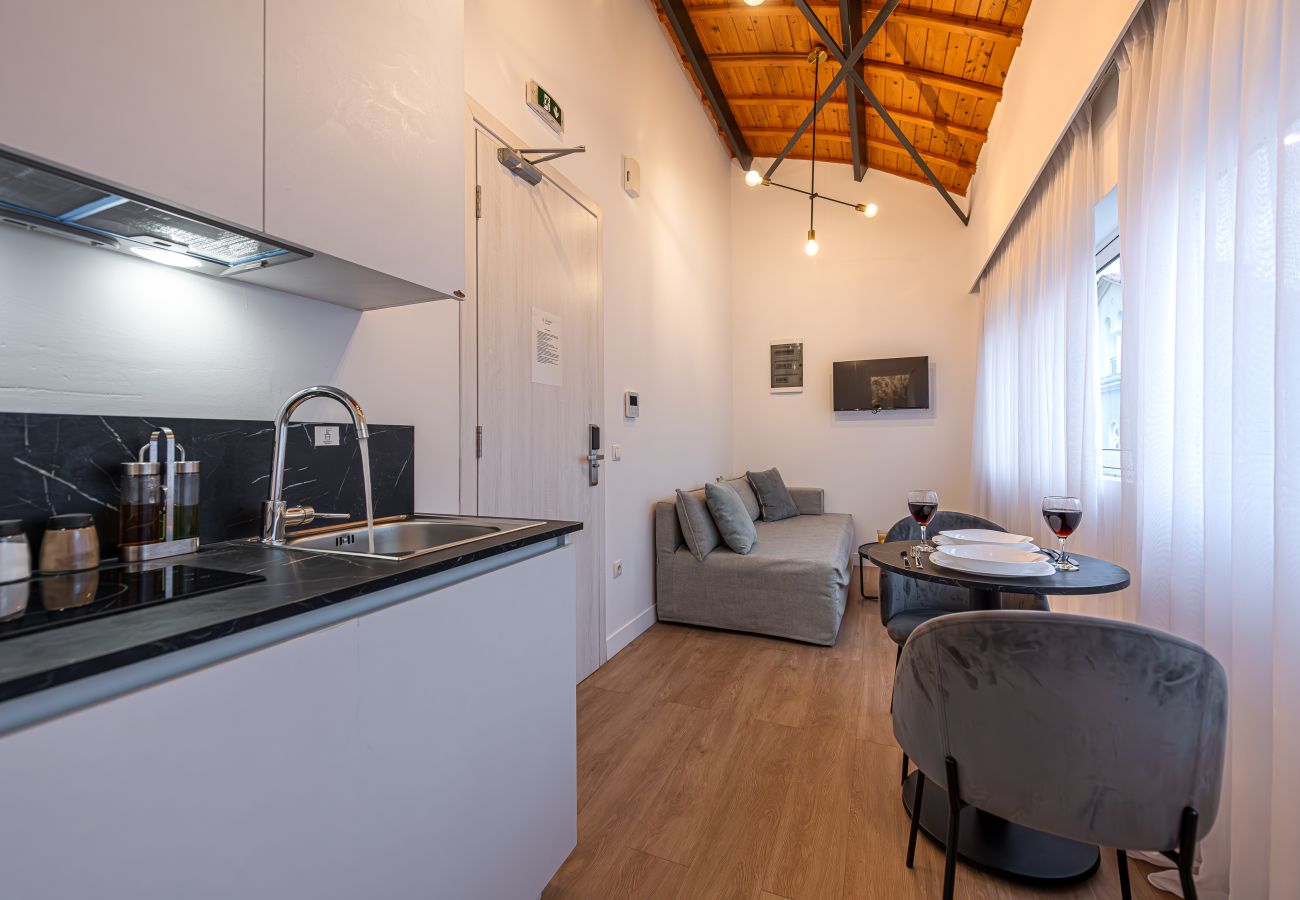 Rent by room in Athens - Kriel Suites 301
