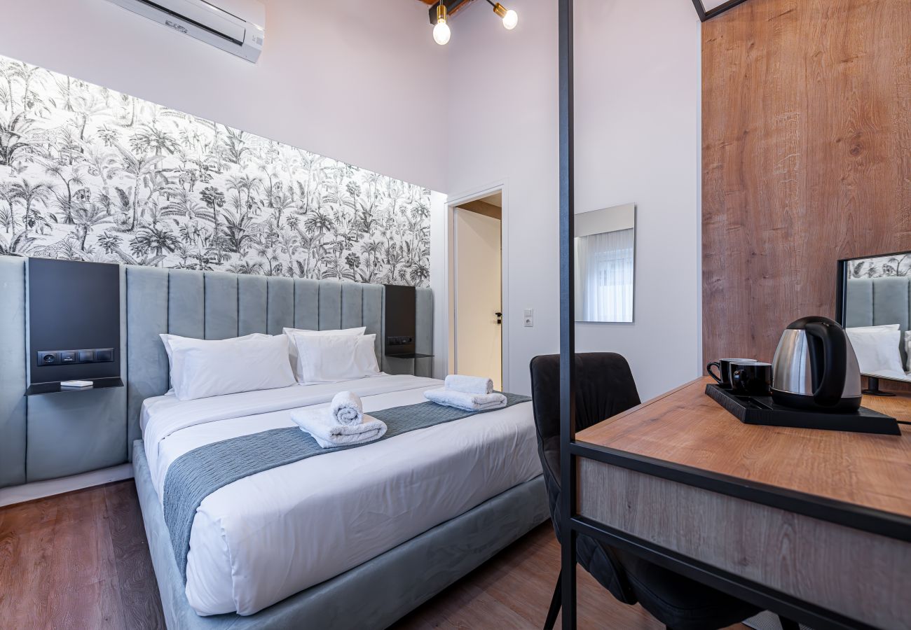 Rent by room in Athens - Kriel Suites 301