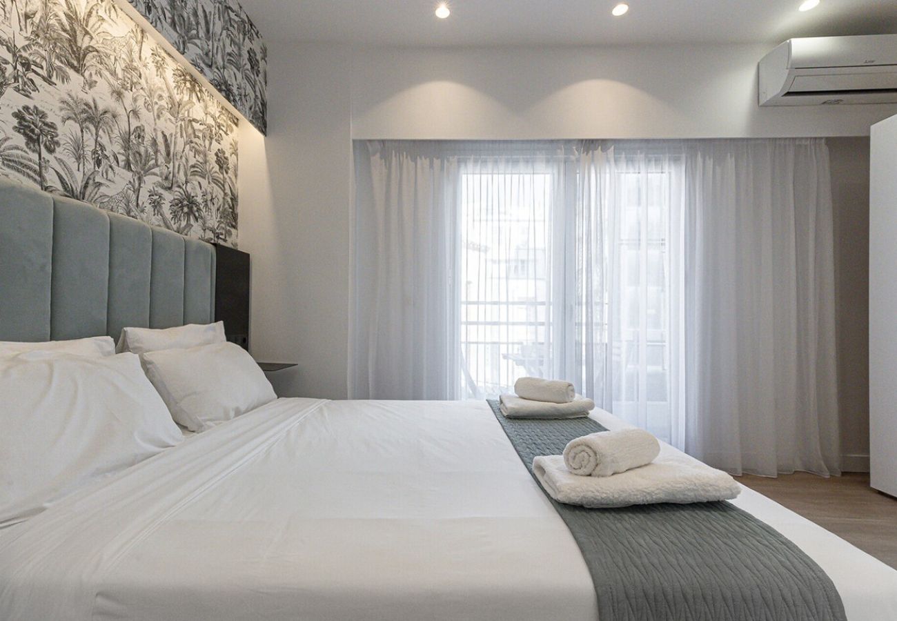 Rent by room in Athens - Kriel Suites 202