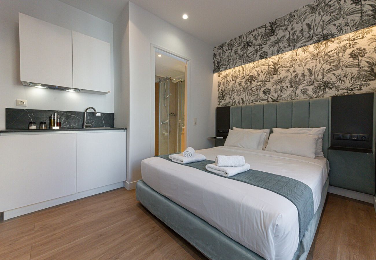 Rent by room in Athens - Kriel Suites 202