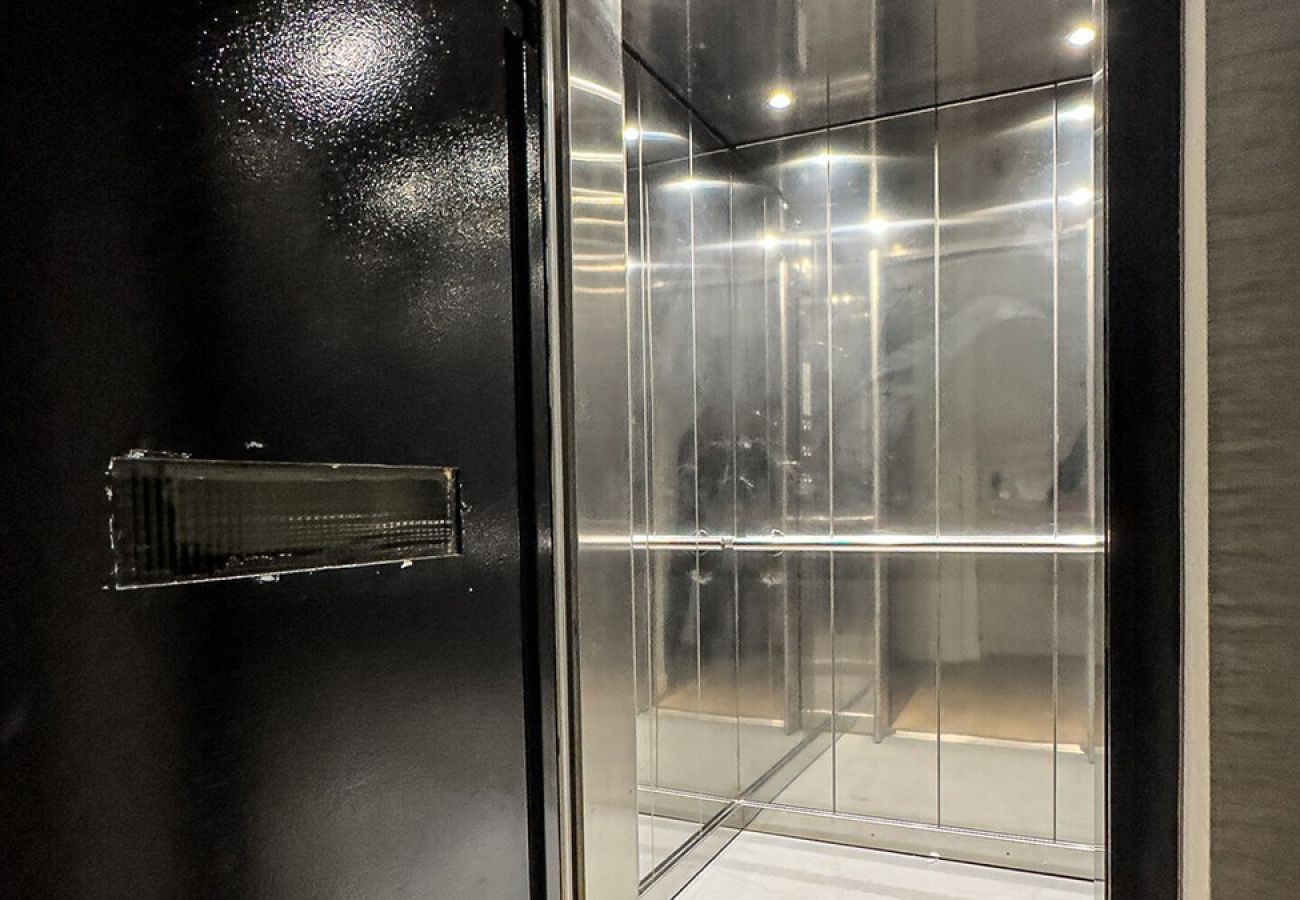 Rent by room in Athens - Kriel Suites 202