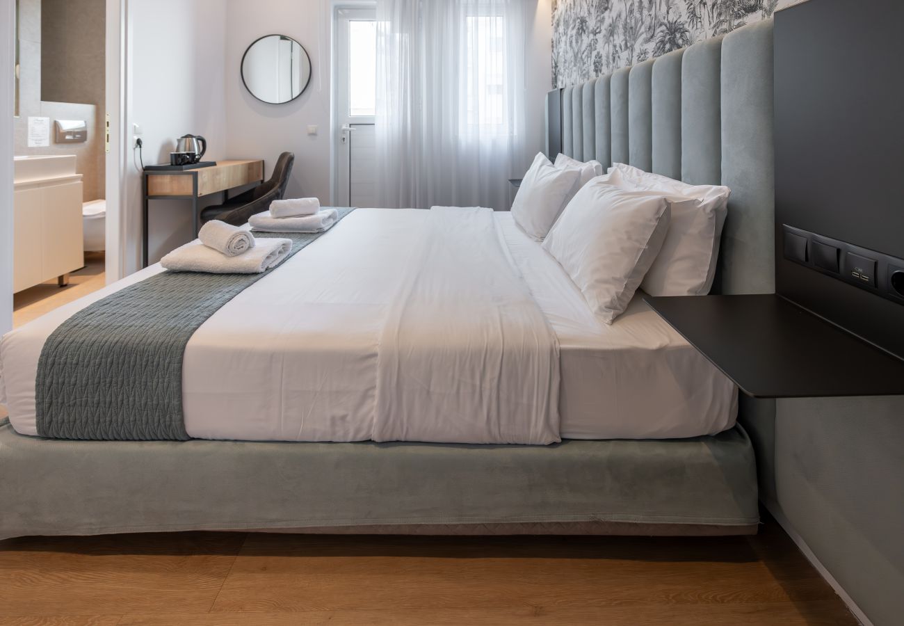 Rent by room in Athens - Kriel Suites 204