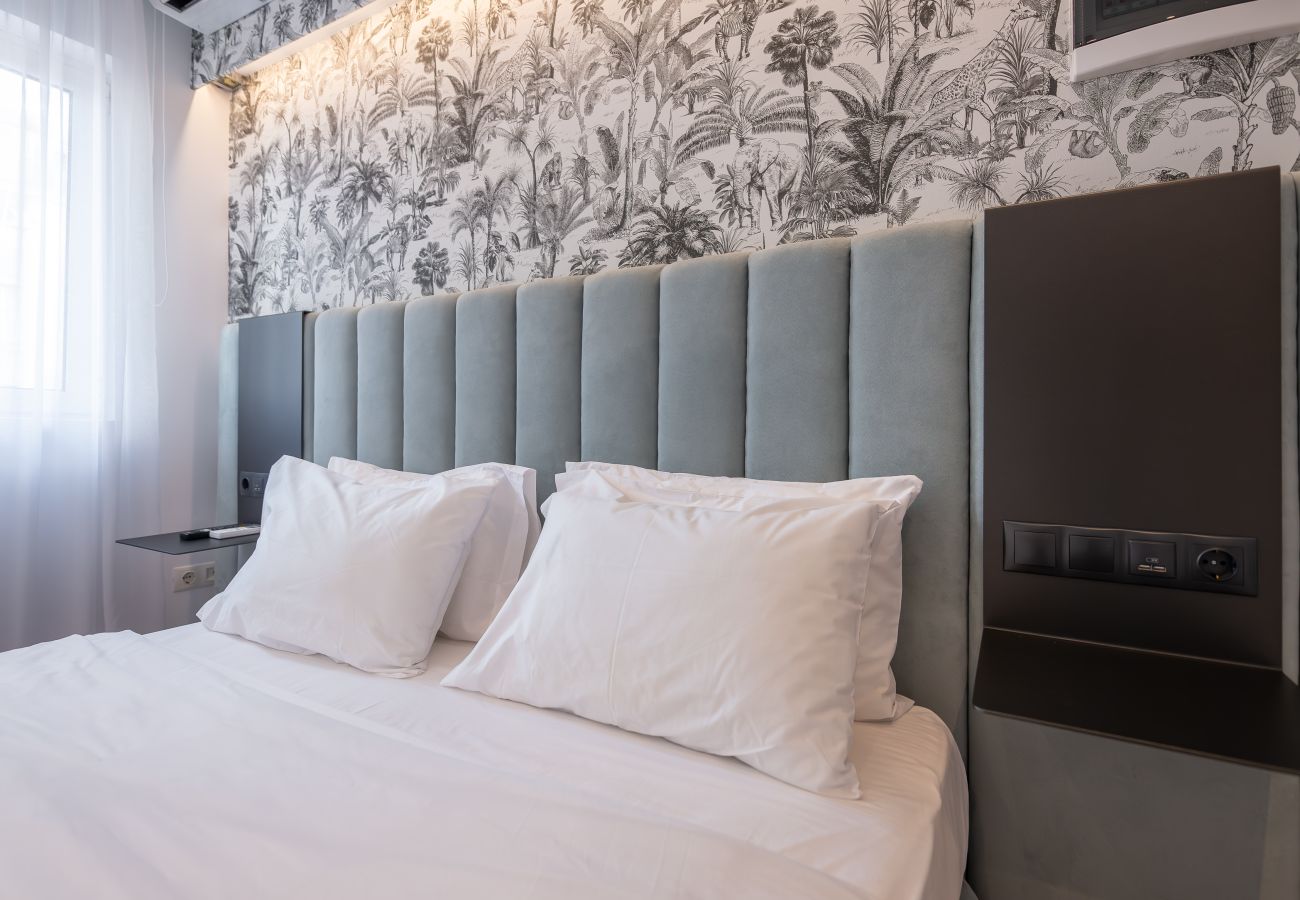 Rent by room in Athens - Kriel Suites 204