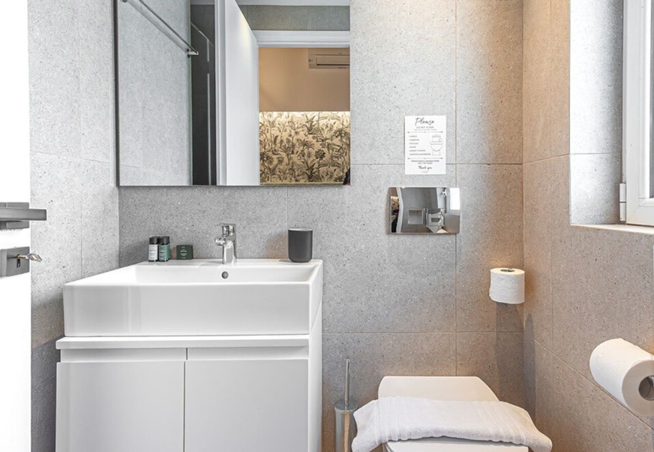 Rent by room in Athens - Kriel Suites 304