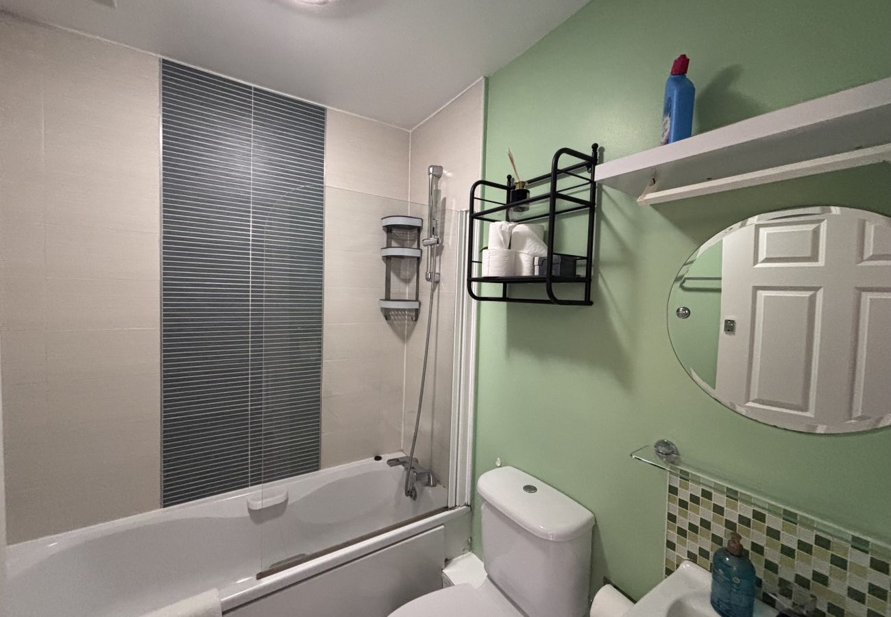 Apartment in Dublin - North Dublin Modern 2 Bedroom