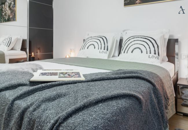 Studio in Bucharest - Rody Studio - Modern & Bright Studio in Central Bucharest Studio in Bucharest - Rody Studio - Modern & Bright Studio in Central Bucharest