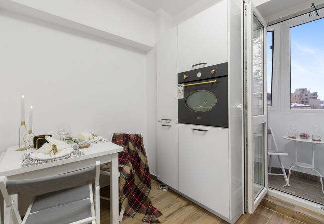 Studio in Bucharest - Rody Studio - Modern & Bright Studio in Central Bucharest Studio in Bucharest - Rody Studio - Modern & Bright Studio in Central Bucharest