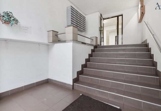 Studio in Bucharest - Rody Studio - Modern & Bright Studio in Central Bucharest Studio in Bucharest - Rody Studio - Modern & Bright Studio in Central Bucharest