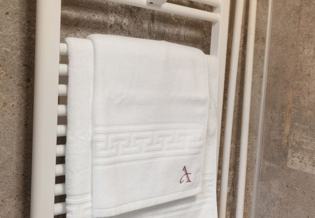 Studio in Bucharest - Rody Studio - Modern & Bright Studio in Central Bucharest Studio in Bucharest - Rody Studio - Modern & Bright Studio in Central Bucharest