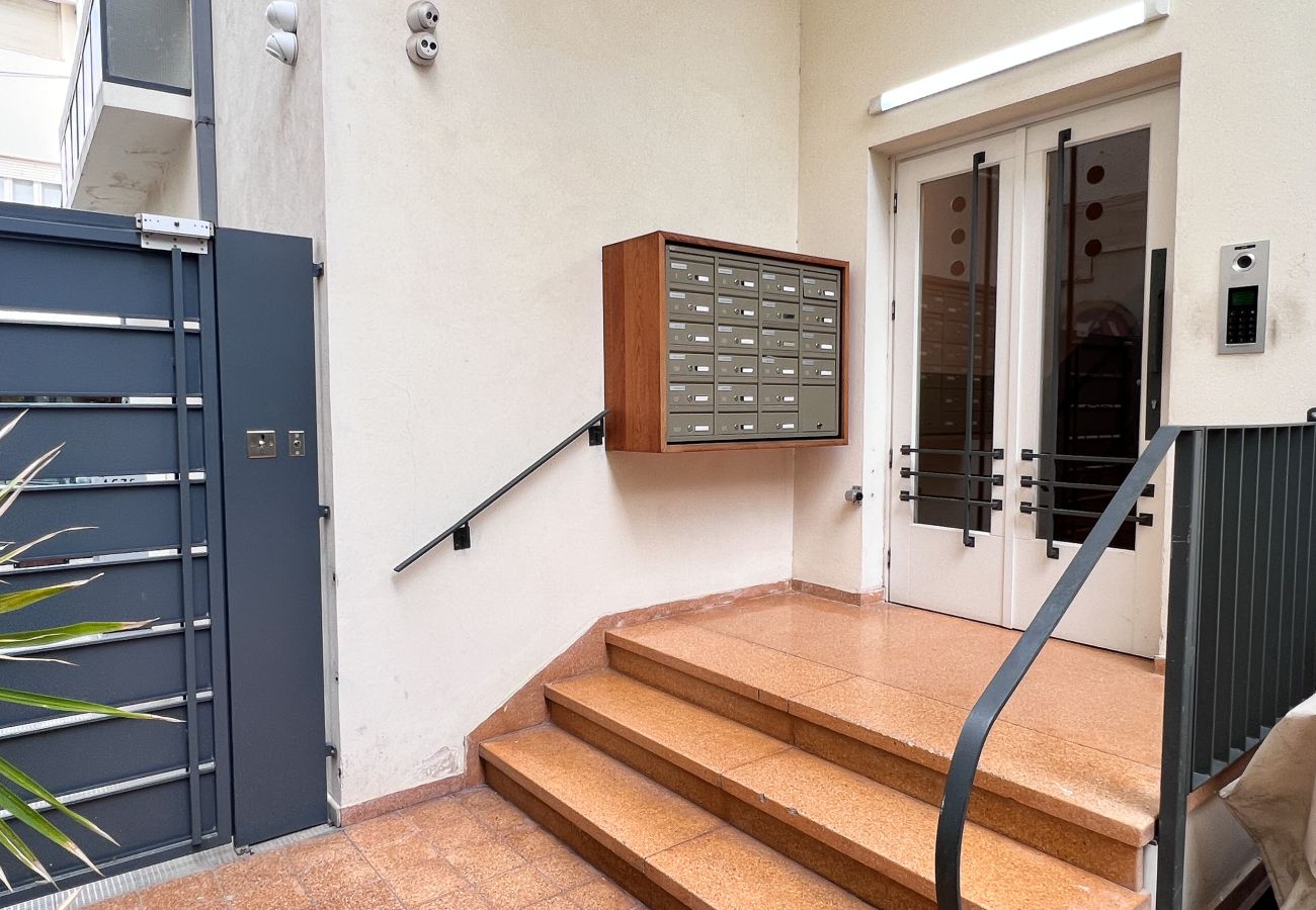 Apartment in Tel Aviv - Jaffa - Classic Bauhaus 1Br with Balcony on Sheinkin Street by FeelHome
