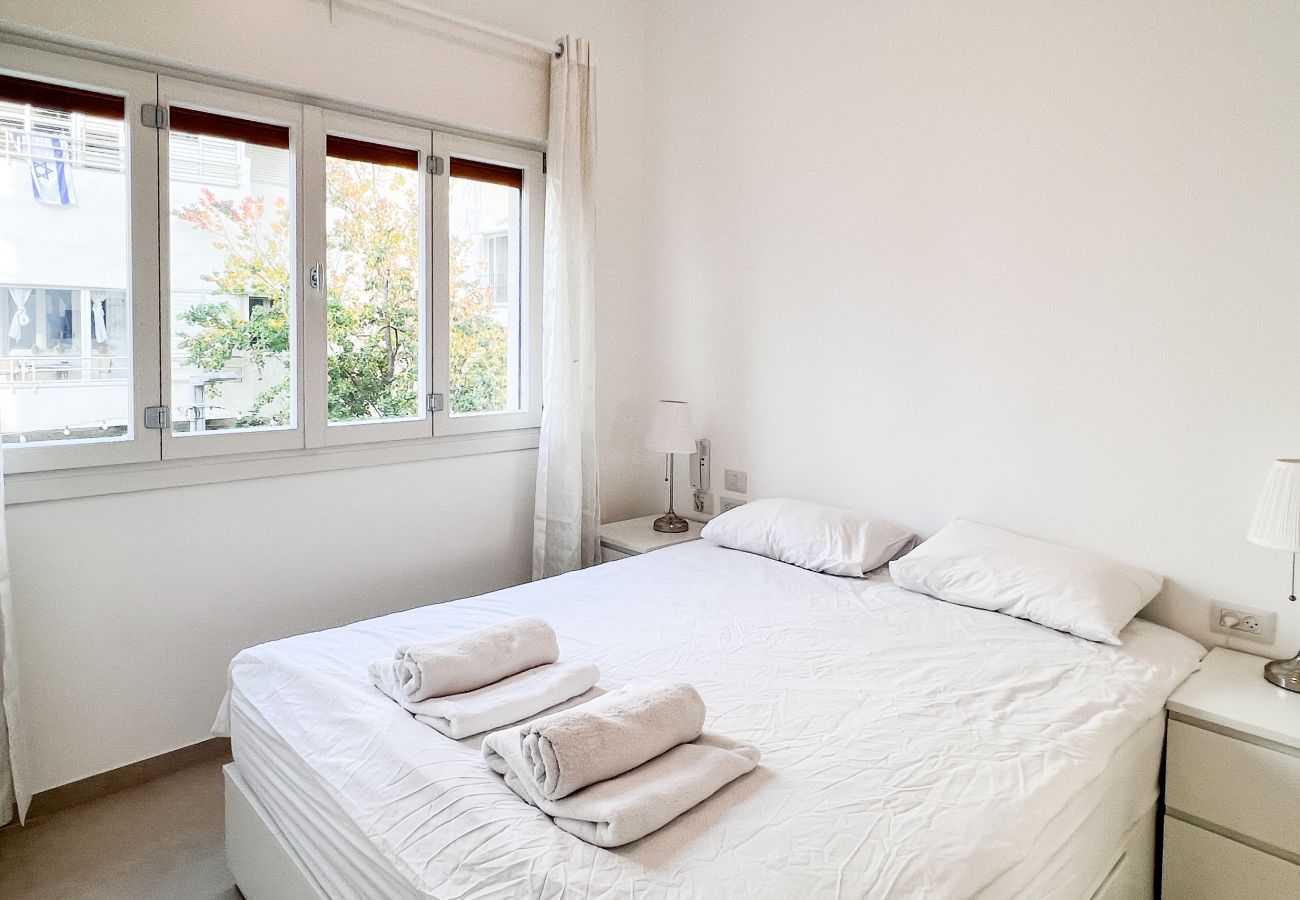 Apartment in Tel Aviv - Jaffa - Classic Bauhaus 1Br with Balcony on Sheinkin Street by FeelHome