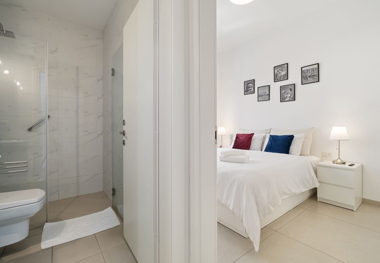 Apartment in Tel Aviv - Jaffa - MIKLAT Classic Bauhaus 1Br with Balcony on Sheinkin Street by FeelHome