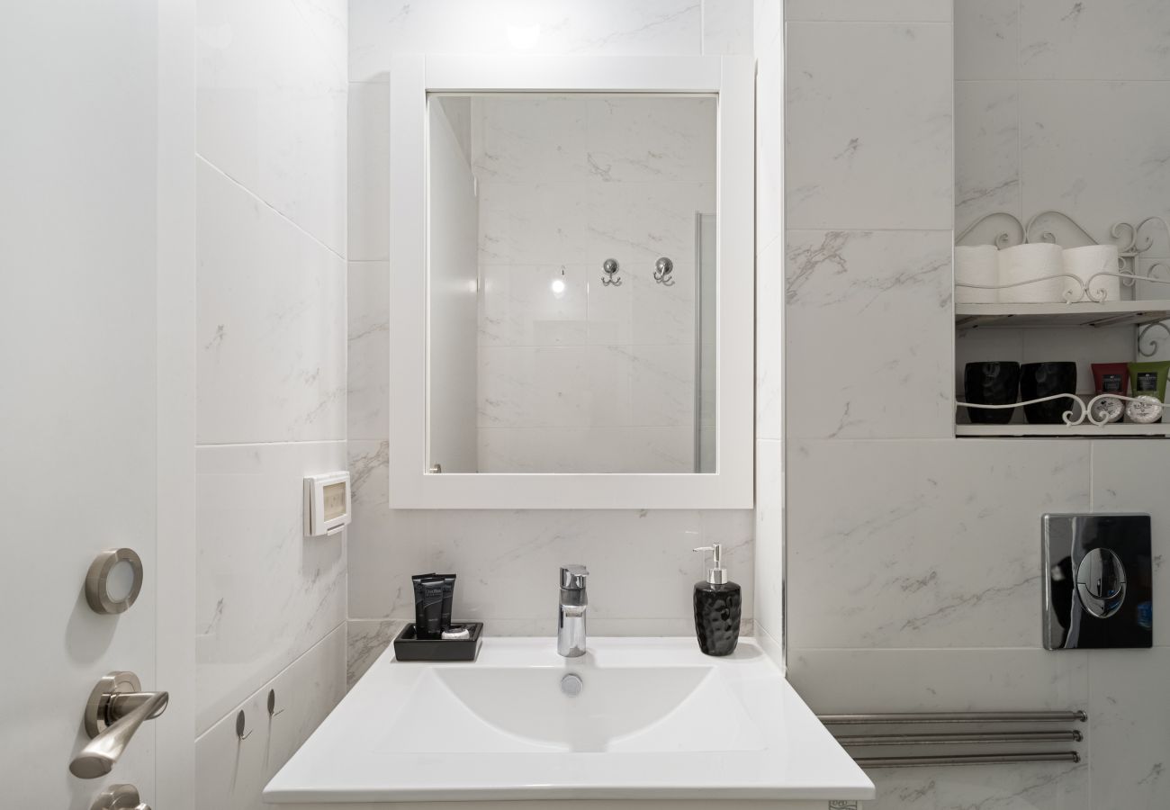 Apartment in Tel Aviv - Jaffa - MIKLAT Classic Bauhaus 1Br with Balcony on Sheinkin Street by FeelHome
