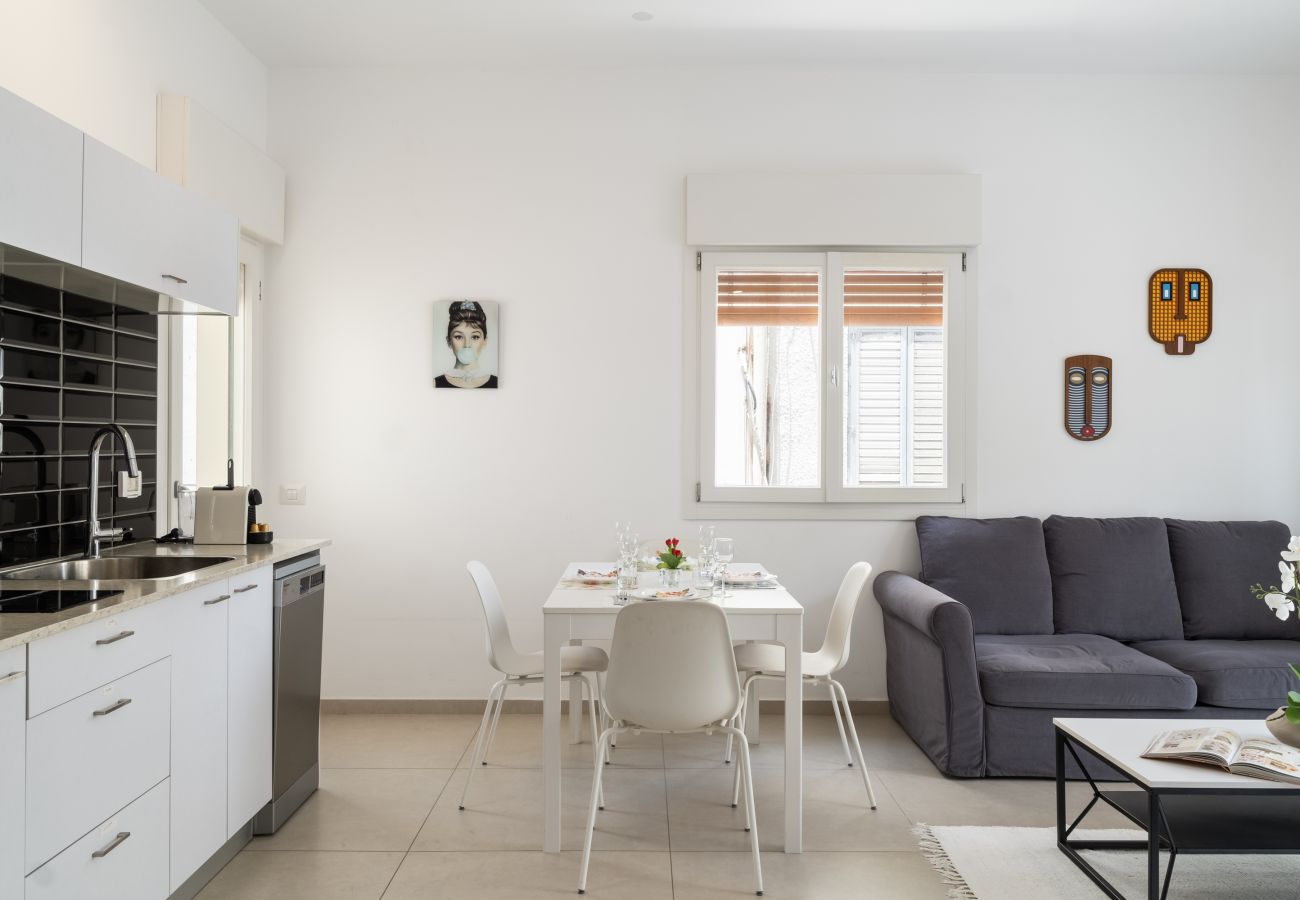 Apartment in Tel Aviv - Jaffa - MIKLAT Classic Bauhaus 1Br with Balcony on Sheinkin Street by FeelHome