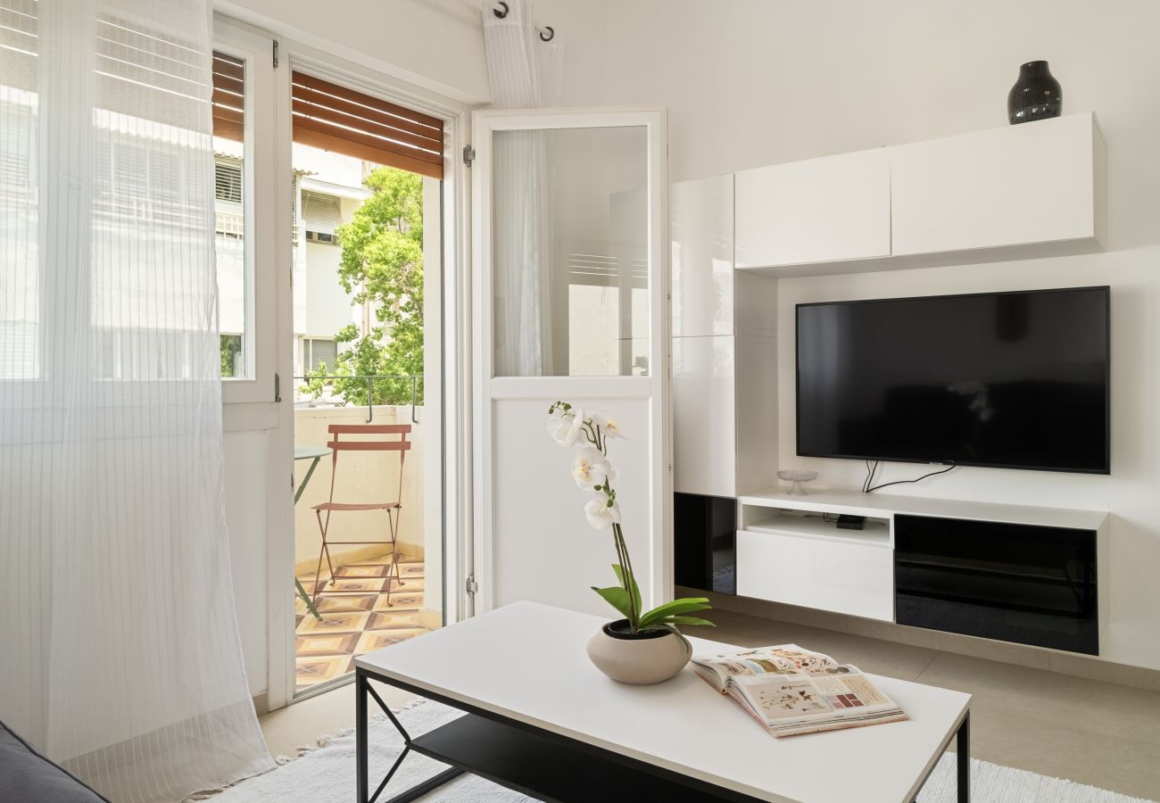 Apartment in Tel Aviv - Jaffa - MIKLAT Classic Bauhaus 1Br with Balcony on Sheinkin Street by FeelHome
