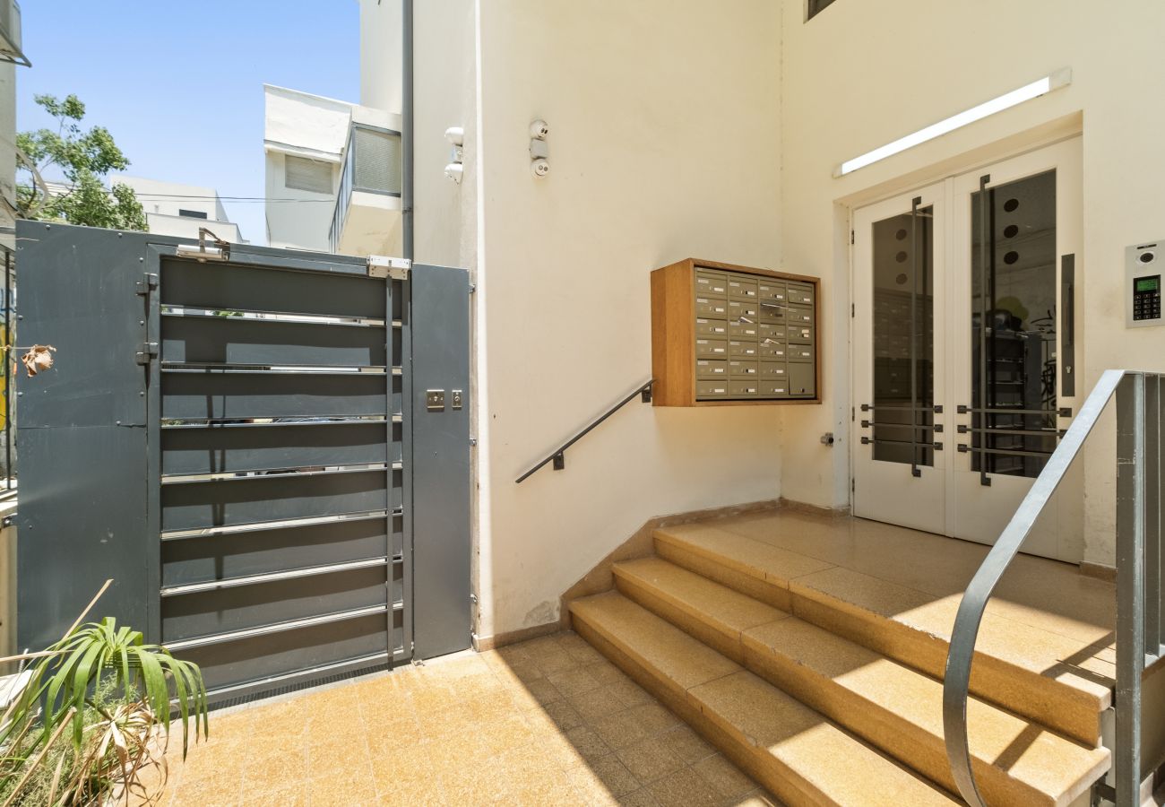 Apartment in Tel Aviv - Jaffa - MIKLAT Classic Bauhaus 1Br with Balcony on Sheinkin Street by FeelHome