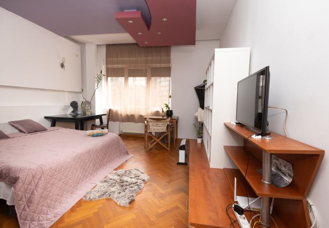 Rent by room in Bucharest - Vintage room in shared apartment