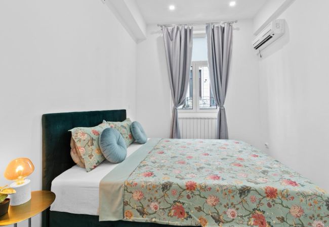 Apartment in Bucharest - Old Town Fun & SPA