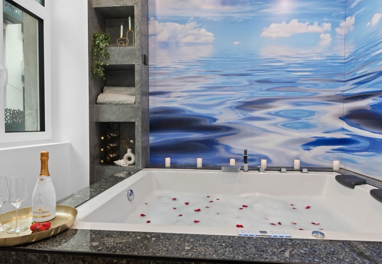 Apartment in Bucharest - Old Town Fun & SPA