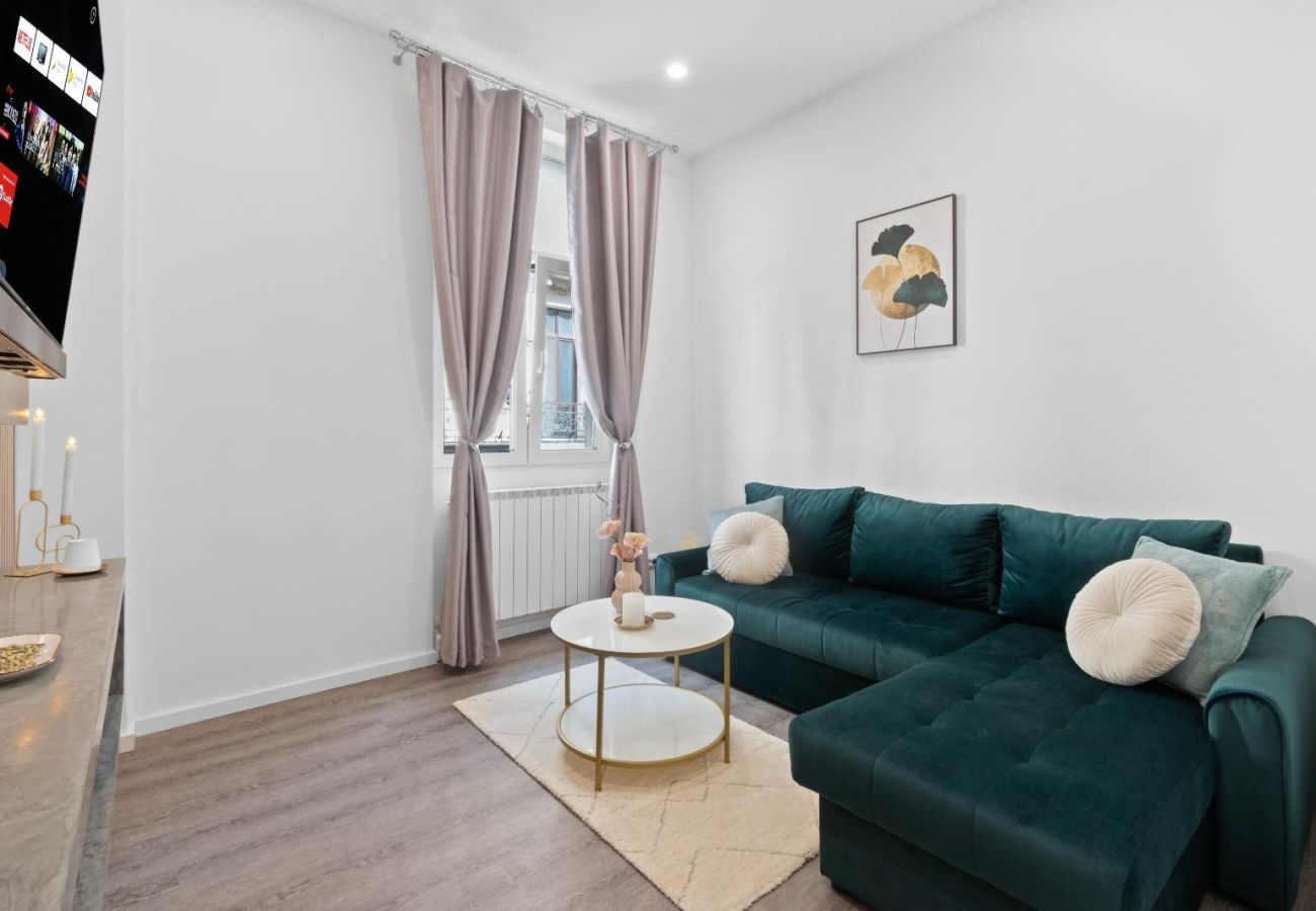 Apartment in Bucharest - Old Town Fun & SPA