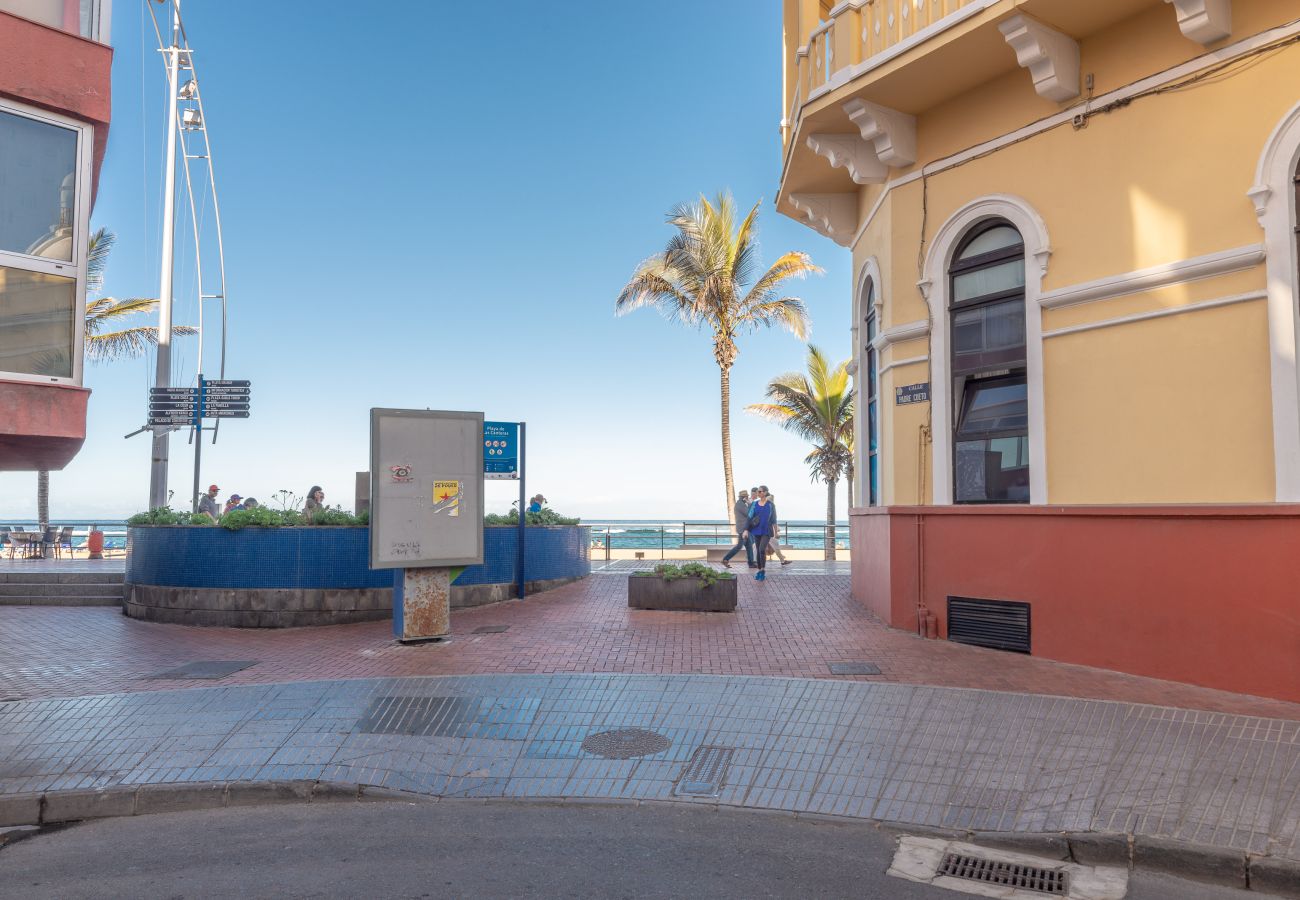 Studio in Las Palmas de Gran Canaria - Lightbooking Canteras Beach Studio I