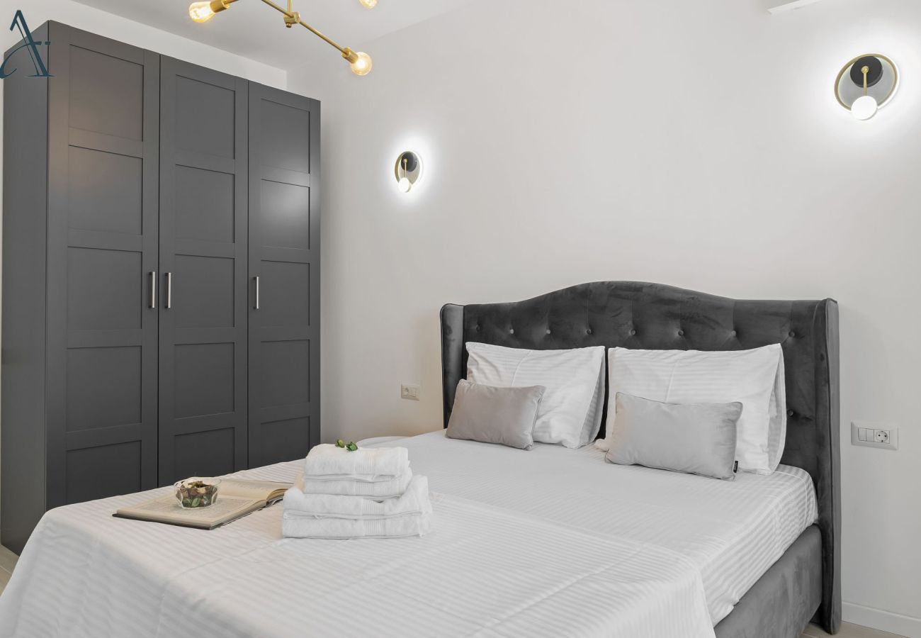 Apartment in Mamaia Nord - Serenity Breeze with Beach View