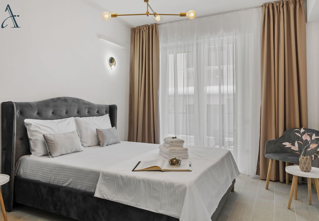 Apartment in Mamaia Nord - Serenity Breeze with Beach View
