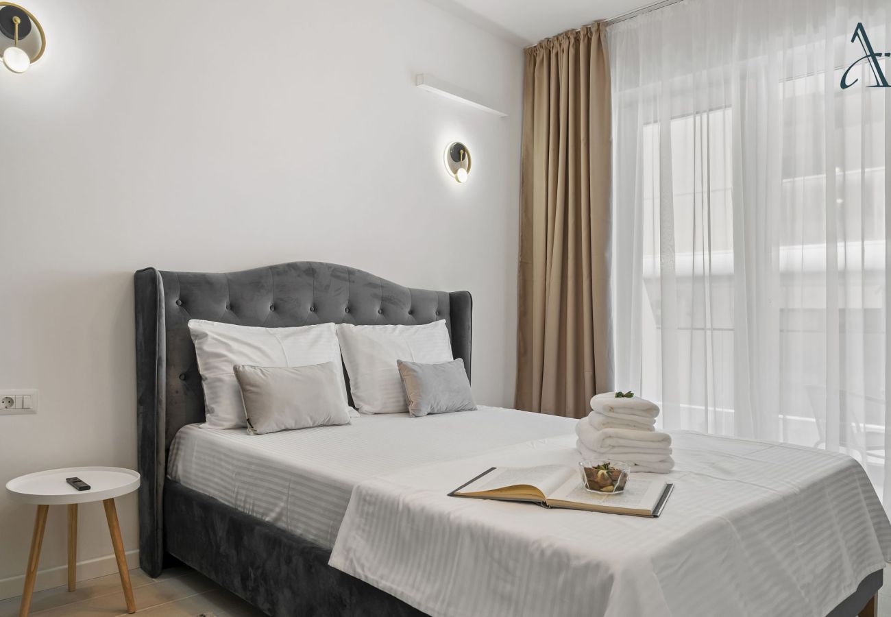 Apartment in Mamaia Nord - Serenity Breeze with Beach View