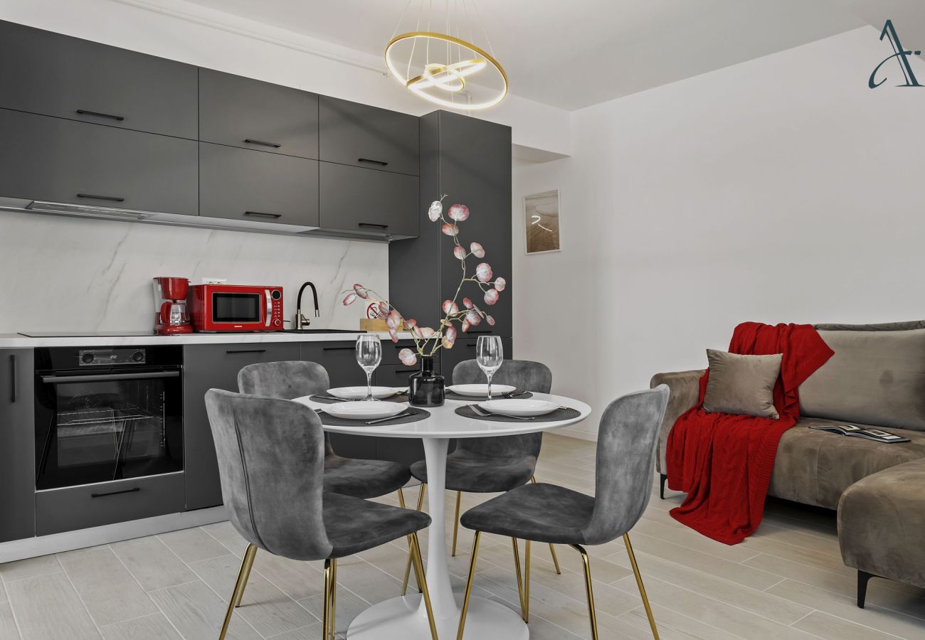 Apartment in Mamaia Nord - Serenity Breeze with Beach View
