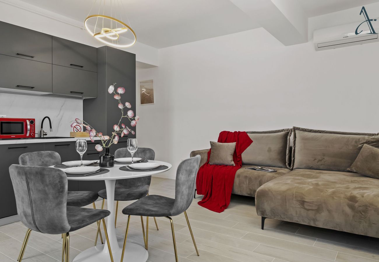 Apartment in Mamaia Nord - Serenity Breeze with Beach View
