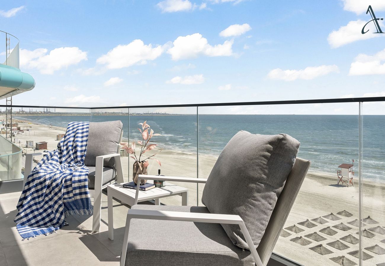 Apartment in Mamaia Nord - Serenity Breeze with Beach View